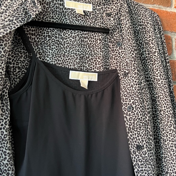 Michael Kors - leopard bell-cuff blouse. Paid 145$. Worn twice, like new. - Picture 4 of 6